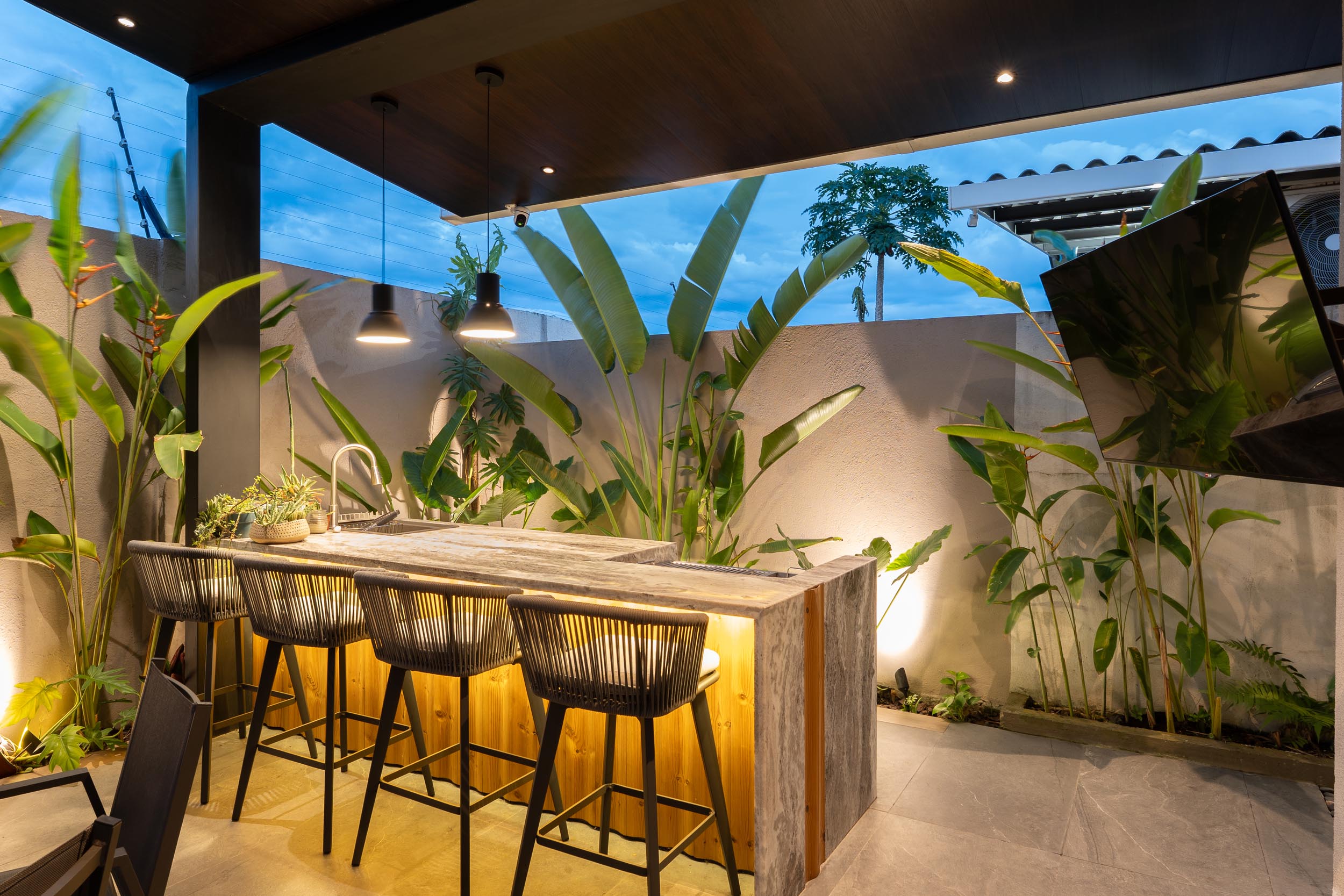 Terraza Social con barra y sillas